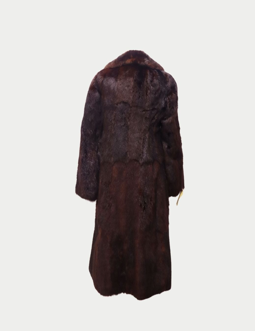 Vintage Genuine Beaver Fur Coat in Deep Brown
Indulge in timeless elegance with this vintage beaver fur coat, a statement piece of true luxury and sophistication. Crafted from genuine beaver fur in a rich deep brown tone, it features a full-length silhoue Vintage Genuine Beaver Fur Coat in Deep Brown
Indulge in timeless elegance with this vintage beaver fur coat, a statement piece of true luxury and sophistication. Crafted from genuine beaver fur in a rich deep brown tone, it features a full-length silhoue