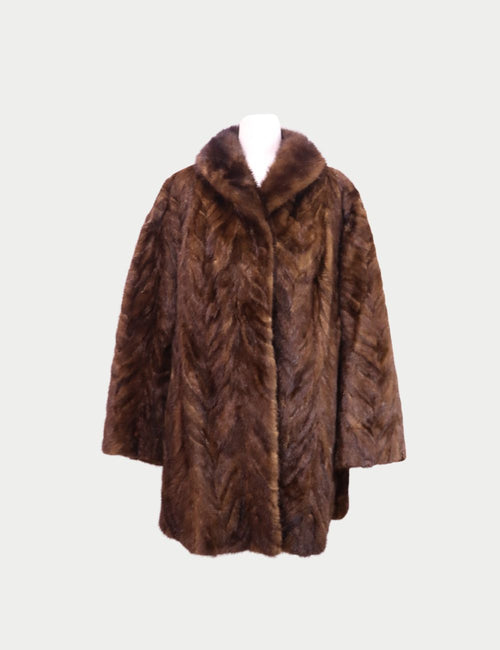 Vintage Brown Fur Coat – Mid-length classic outerwear with wide collar in deep brown fur
