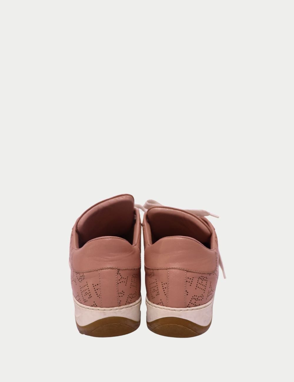 Burberry Blush Pink Perforated Leather Logo Sneakers – Women’s
Step into casual luxury with these Burberry Blush Pink Perforated Leather Logo Sneakers, designed for effortless everyday style. Crafted from premium blush pink leather, these sneakers feature Burberry Blush Pink Perforated Leather Logo Sneakers – Women’s
Step into casual luxury with these Burberry Blush Pink Perforated Leather Logo Sneakers, designed for effortless everyday style. Crafted from premium blush pink leather, these sneakers feature