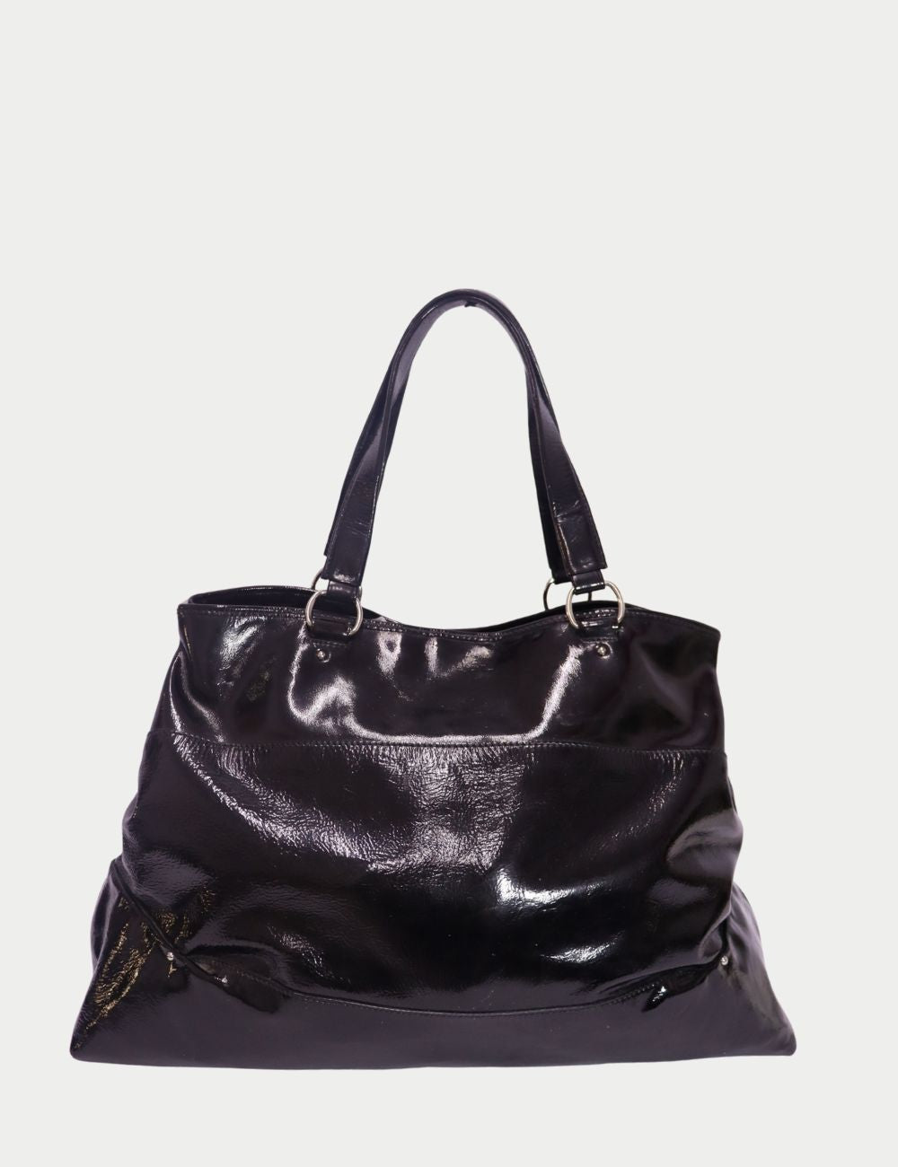 Celine Black Patent Leather Hobo Tote with Chain Detail
Effortlessly chic and ultra-spacious, this Celine black patent leather hobo tote is a luxe essential for everyday sophistication. Crafted from glossy patent leather, this oversized tote features a re Celine Black Patent Leather Hobo Tote with Chain Detail
Effortlessly chic and ultra-spacious, this Celine black patent leather hobo tote is a luxe essential for everyday sophistication. Crafted from glossy patent leather, this oversized tote features a re