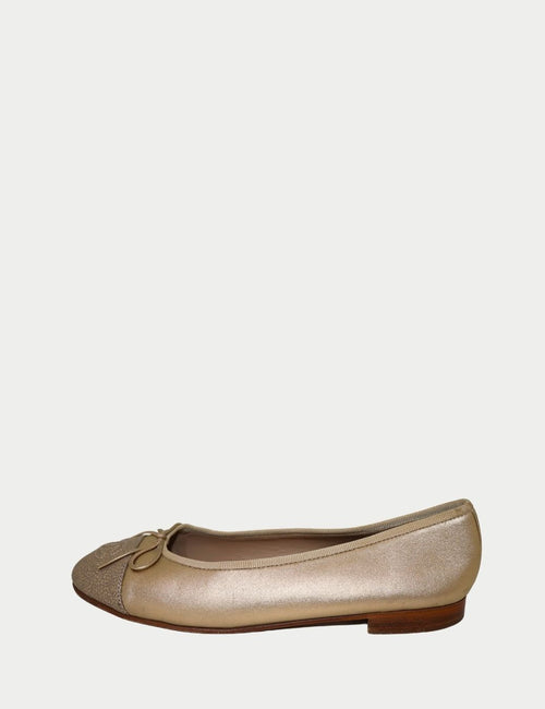 Chanel gold metallic leather ballet flats with stitched CC logo and bow detail
