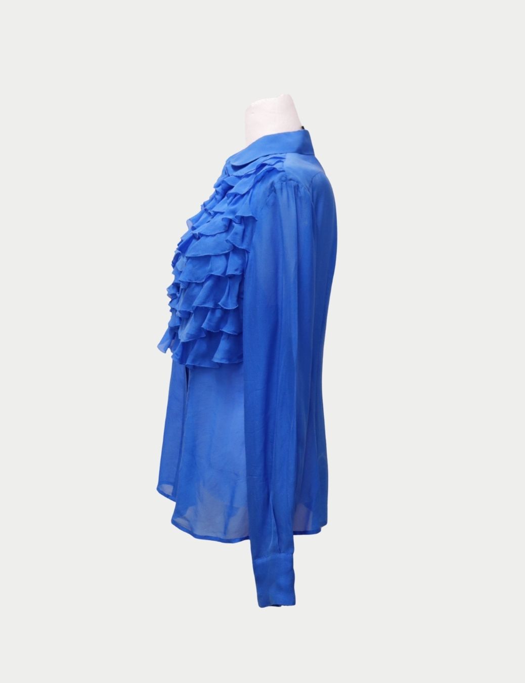 Dolce & Gabbana Blue Ruffle Front Blouse – Long Sleeve Lightweight Shirt
This striking Dolce & Gabbana blue ruffle blouse brings feminine drama and Italian sophistication to any wardrobe. Crafted from a lightweight, flowy fabric, the blouse featur Dolce & Gabbana Blue Ruffle Front Blouse – Long Sleeve Lightweight Shirt
This striking Dolce & Gabbana blue ruffle blouse brings feminine drama and Italian sophistication to any wardrobe. Crafted from a lightweight, flowy fabric, the blouse featur