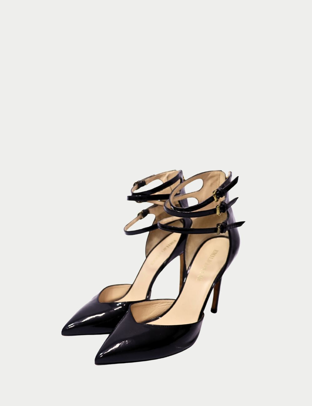 Emilio Pucci Black Patent Leather Strappy Pumps
Sophisticated and bold, these Emilio Pucci black patent leather pumps showcase the house’s Italian craftsmanship with a modern edge. Designed with a sleek pointed toe and slim stiletto heel, the pumps are el Emilio Pucci Black Patent Leather Strappy Pumps
Sophisticated and bold, these Emilio Pucci black patent leather pumps showcase the house’s Italian craftsmanship with a modern edge. Designed with a sleek pointed toe and slim stiletto heel, the pumps are el