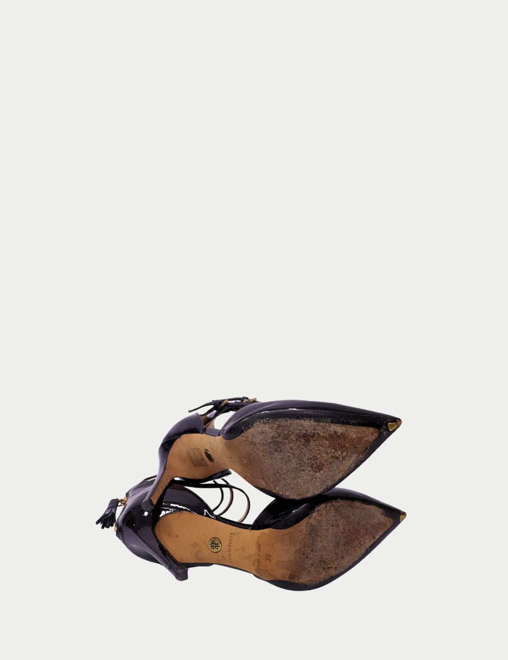 Emilio Pucci Black Patent Leather Strappy Pumps
Sophisticated and bold, these Emilio Pucci black patent leather pumps showcase the house’s Italian craftsmanship with a modern edge. Designed with a sleek pointed toe and slim stiletto heel, the pumps are el Emilio Pucci Black Patent Leather Strappy Pumps
Sophisticated and bold, these Emilio Pucci black patent leather pumps showcase the house’s Italian craftsmanship with a modern edge. Designed with a sleek pointed toe and slim stiletto heel, the pumps are el