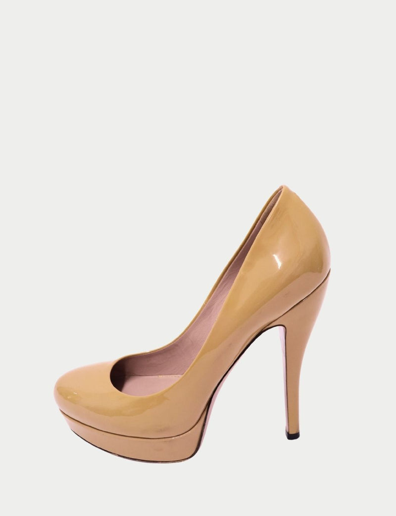 Gucci nude patent leather platform pumps in glossy beige with high stiletto heel and rounded toe