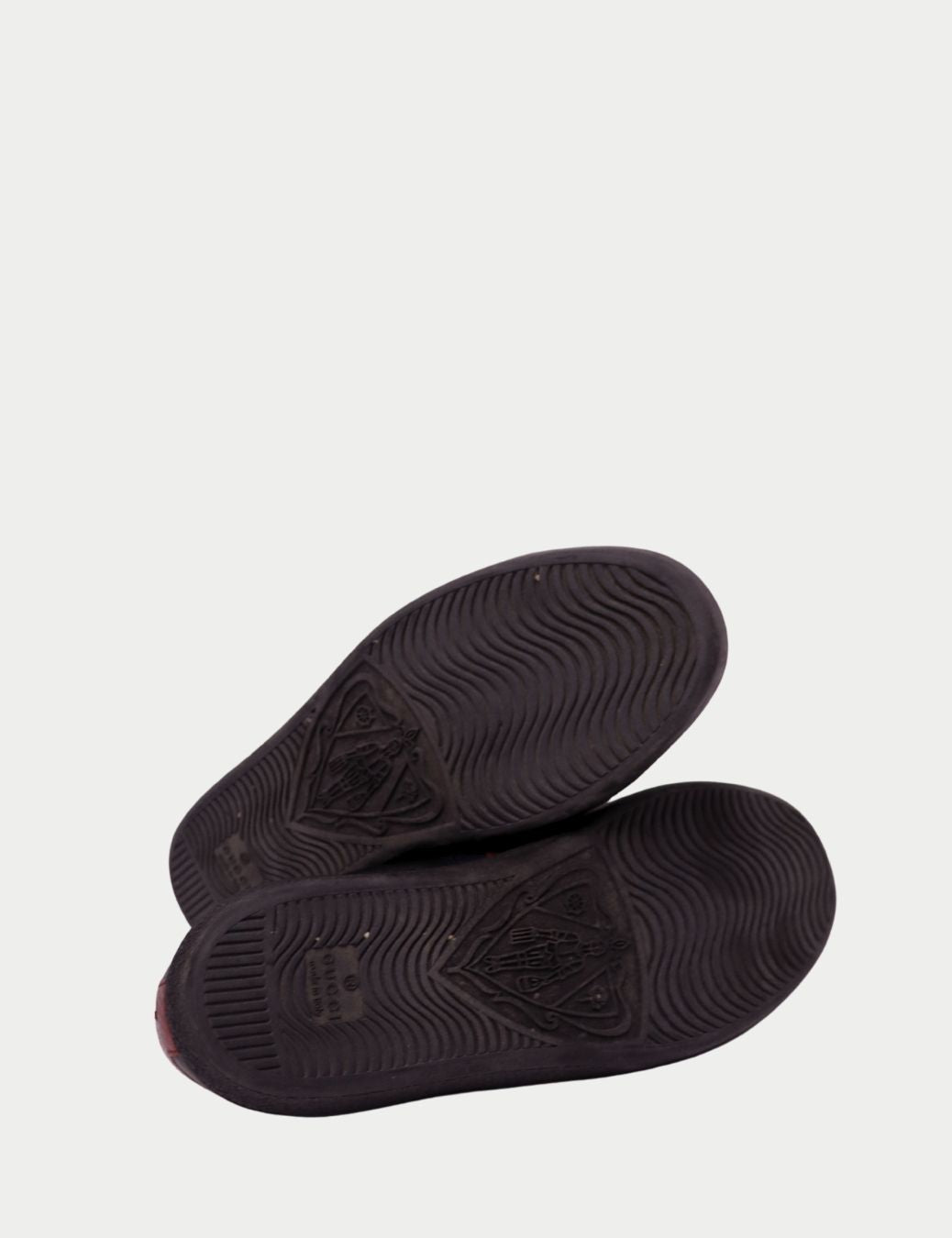 Gucci Ace Black Leather Sneakers – Bee Embroidered Web Stripes
Step into iconic style with these Gucci Ace black leather sneakers, featuring the brand’s signature red and navy Web stripe and the instantly recognizable gold embroidered bee. Crafted from sm Gucci Ace Black Leather Sneakers – Bee Embroidered Web Stripes
Step into iconic style with these Gucci Ace black leather sneakers, featuring the brand’s signature red and navy Web stripe and the instantly recognizable gold embroidered bee. Crafted from sm