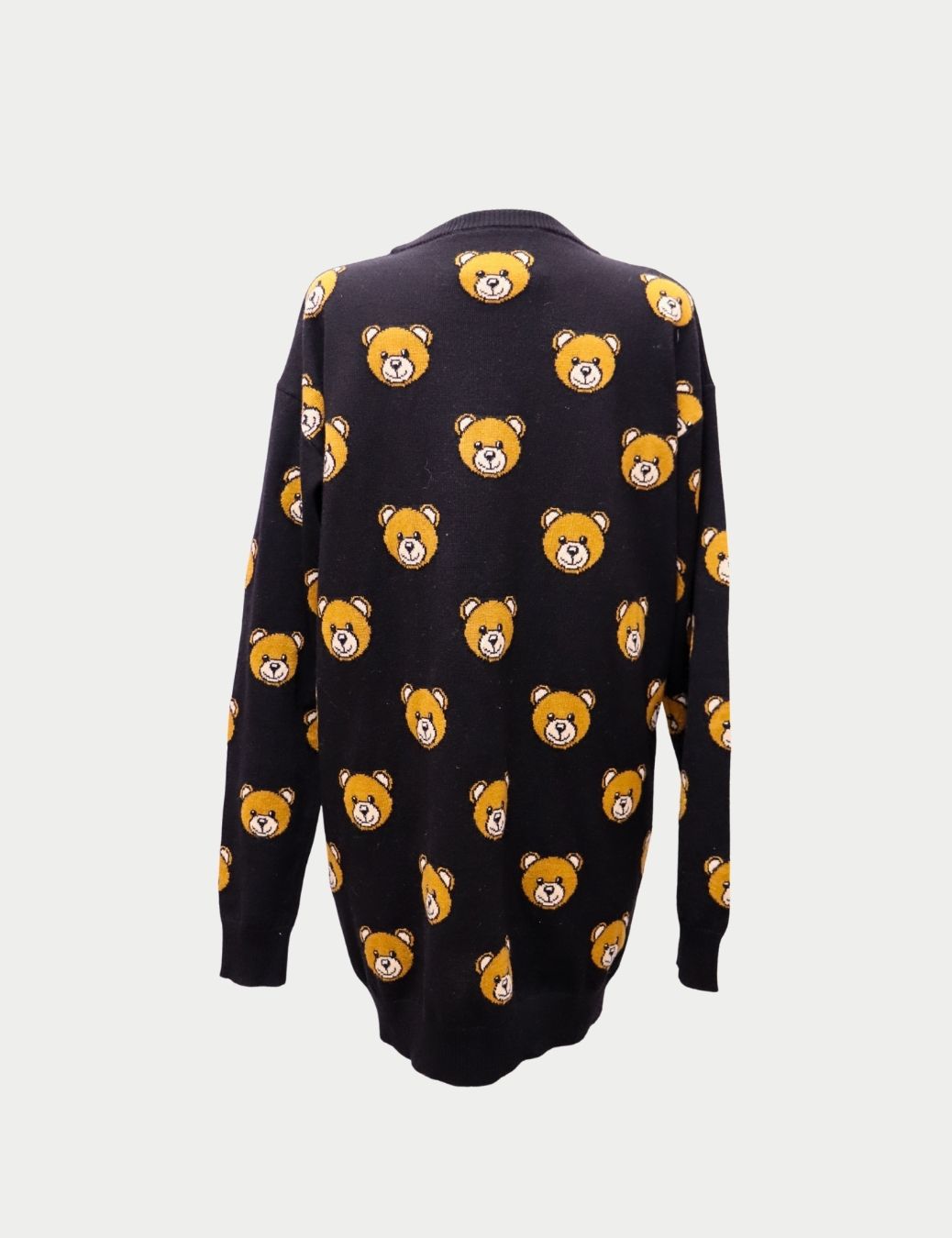 Moschino Black Teddy Bear Jumper
Playful meets luxury in this Moschino black teddy bear jumper, a signature piece from the Italian fashion house known for its bold, whimsical designs. Crafted from premium cotton blend knit, it features Moschino’s iconic t Moschino Black Teddy Bear Jumper
Playful meets luxury in this Moschino black teddy bear jumper, a signature piece from the Italian fashion house known for its bold, whimsical designs. Crafted from premium cotton blend knit, it features Moschino’s iconic t