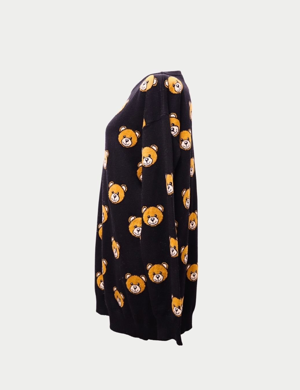 Moschino Black Teddy Bear Jumper
Playful meets luxury in this Moschino black teddy bear jumper, a signature piece from the Italian fashion house known for its bold, whimsical designs. Crafted from premium cotton blend knit, it features Moschino’s iconic t Moschino Black Teddy Bear Jumper
Playful meets luxury in this Moschino black teddy bear jumper, a signature piece from the Italian fashion house known for its bold, whimsical designs. Crafted from premium cotton blend knit, it features Moschino’s iconic t