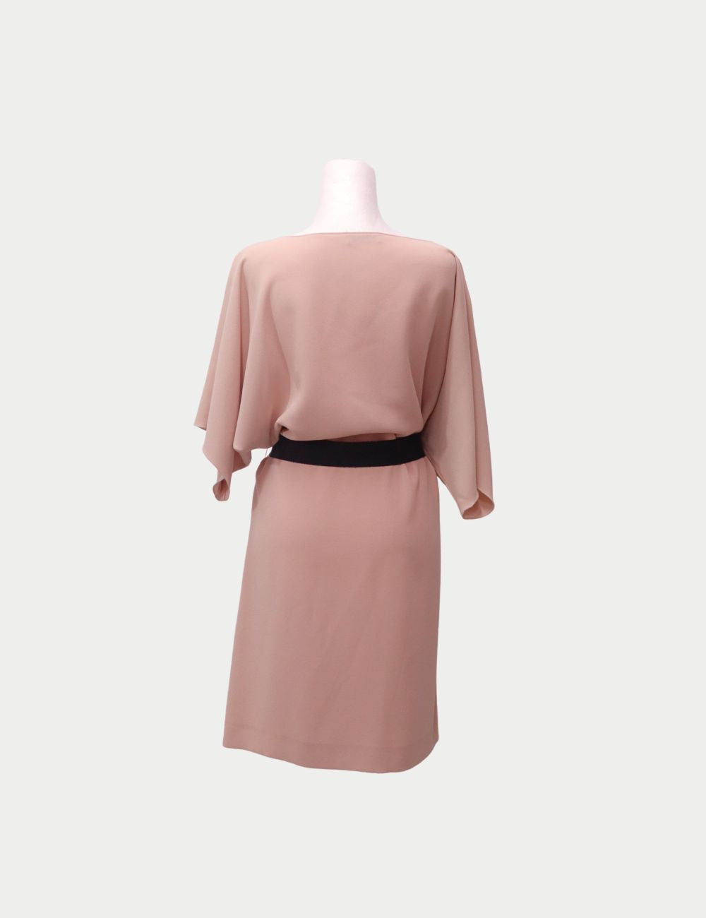 Moschino Nude Shift Dress with Black Tie Detail
Minimalist elegance meets playful detailing in this Moschino nude shift dress. Crafted in Italy, the dress features a relaxed, fluid silhouette with wide short sleeves and a soft drape, making it comfortable Moschino Nude Shift Dress with Black Tie Detail
Minimalist elegance meets playful detailing in this Moschino nude shift dress. Crafted in Italy, the dress features a relaxed, fluid silhouette with wide short sleeves and a soft drape, making it comfortable