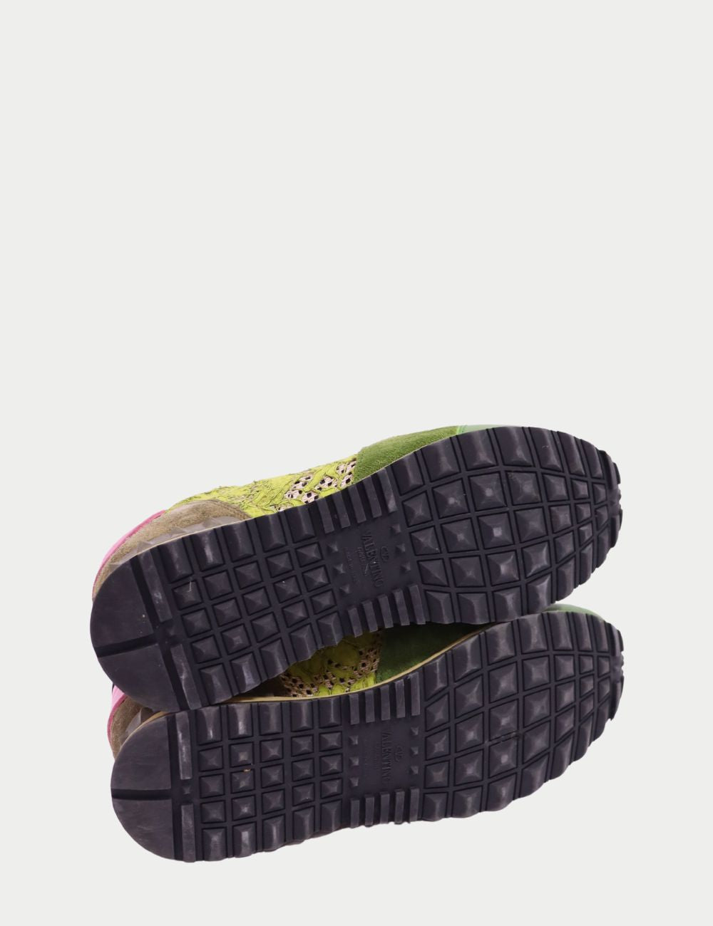 Valentino Garavani Multi-Print Rockrunner Sneakers
Bold and unmistakably luxe, these Valentino Garavani Rockrunner sneakers blend multiple textures and prints in a statement-making silhouette. Featuring a mix of green suede, floral lace mesh, olive canvas Valentino Garavani Multi-Print Rockrunner Sneakers
Bold and unmistakably luxe, these Valentino Garavani Rockrunner sneakers blend multiple textures and prints in a statement-making silhouette. Featuring a mix of green suede, floral lace mesh, olive canvas