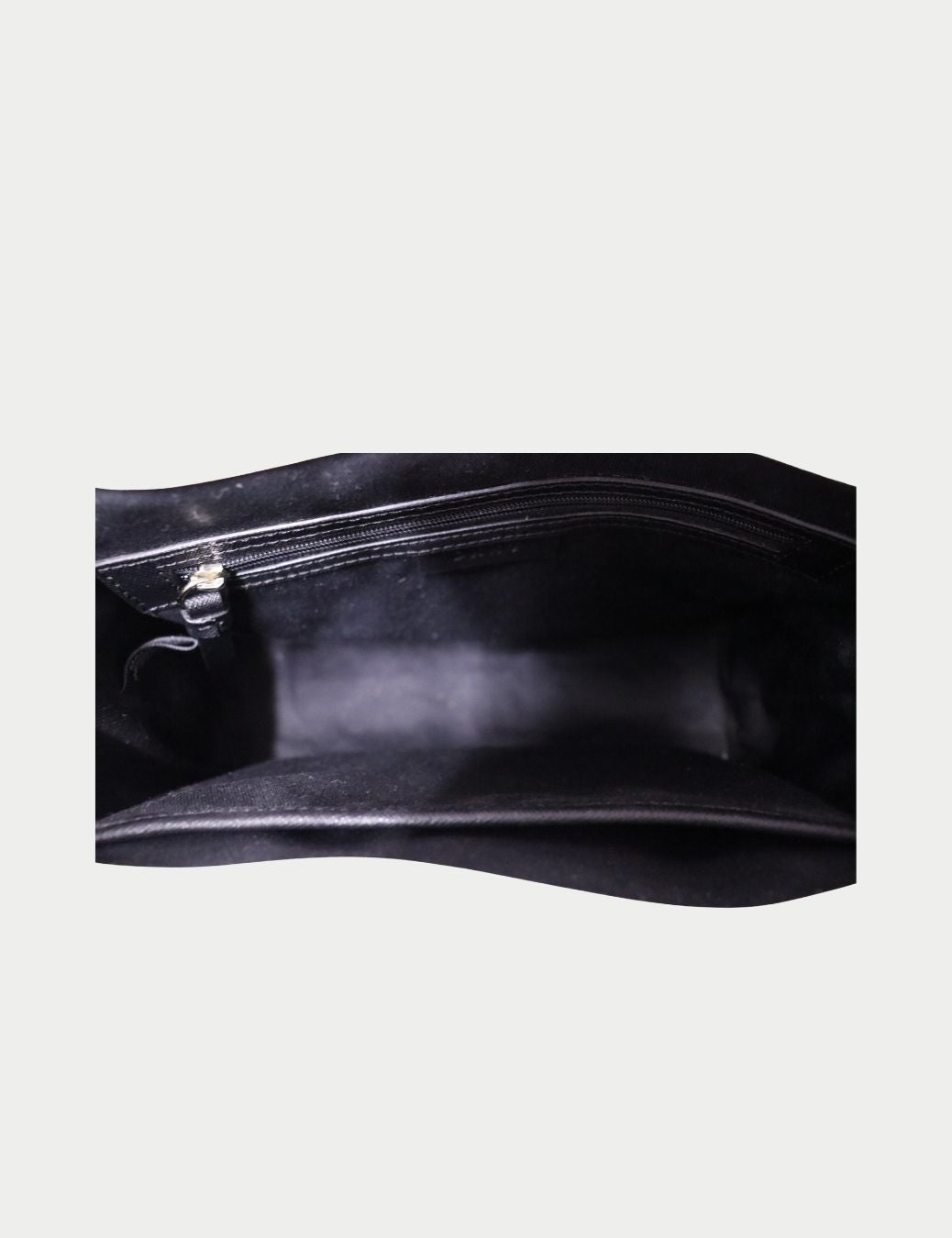 Versace Black Leather Shoulder Bag with Gold Chain Detail
Make a bold statement with this Versace black leather shoulder bag, crafted from premium pebbled leather and accented with the brand’s signature gold-tone chain and Medusa hardware. The structured Versace Black Leather Shoulder Bag with Gold Chain Detail
Make a bold statement with this Versace black leather shoulder bag, crafted from premium pebbled leather and accented with the brand’s signature gold-tone chain and Medusa hardware. The structured