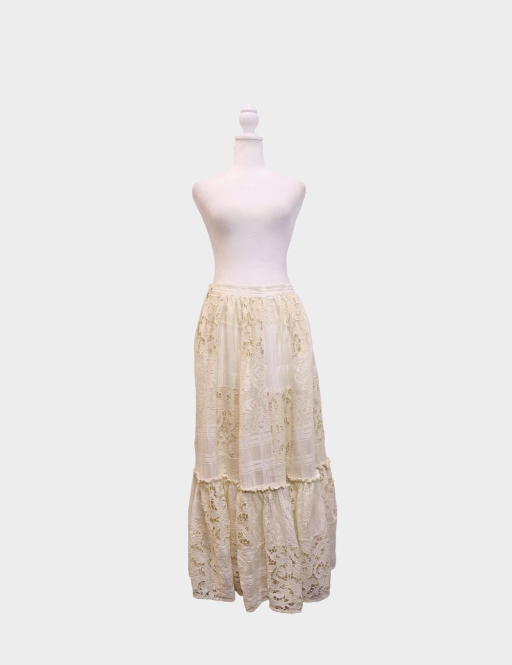 Zimmermann Lace Pattern Skirt, features a midi length, Lace & Ruffle Accents, and a button closure.
Material: Cotton - Silk - Polyester
Size: EU 38 / M
Measurements
Waist: 76cm
Hip: 96cm
Condition
Overall Condition: Good
Extras
N/A | Skirts | EU Zimmermann Lace Pattern Skirt, features a midi length, Lace & Ruffle Accents, and a button closure.
Material: Cotton - Silk - Polyester
Size: EU 38 / M
Measurements
Waist: 76cm
Hip: 96cm
Condition
Overall Condition: Good
Extras
N/A | Skirts | EU
