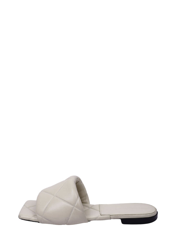 Authentic Bottega Veneta white quilted leather flat slides with padded wide strap and square toe design.