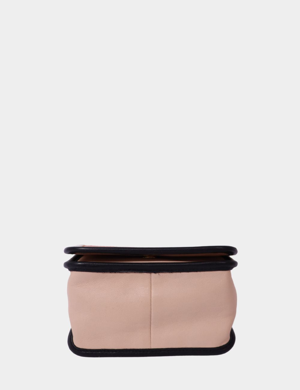 Liu Jo Snake-Print Color Block Crossbody Bag – Pre-OwnedAdd edge and elegance to your outfit with this Liu Jo Snake-Print Color Block Crossbody Bag. Crafted with a bold python-effect finish, this structured mini bag is designed with a vibrant orange band, Liu Jo Snake-Print Color Block Crossbody Bag – Pre-OwnedAdd edge and elegance to your outfit with this Liu Jo Snake-Print Color Block Crossbody Bag. Crafted with a bold python-effect finish, this structured mini bag is designed with a vibrant orange band,